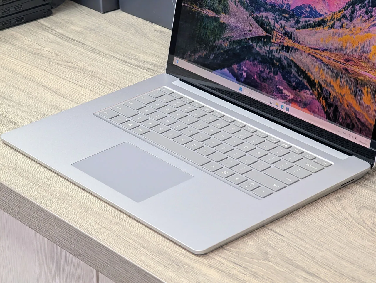 Microsoft Surface Laptop 3 | Intel Core i5-1035G7 | 8GB RAM | 256GB SSD | 15.0″ 2.5K Touch — miniatură 9