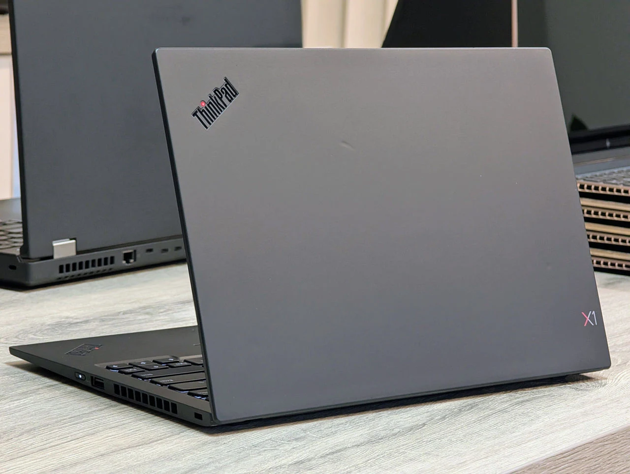 Lenovo ThinkPad X1 Carbon Gen 6 | i5-8265U | 16 GB | 256GB | 14″ IPS — miniatură 7