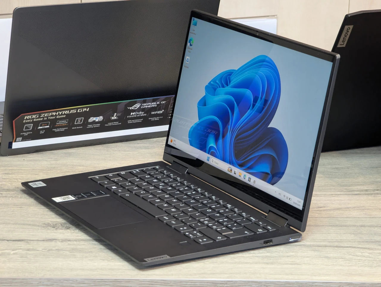 Lenovo Yoga C740-14 | Intel Core i5-10210U | 8GB RAM | 256GB SSD | 14.0″ Touch 2-in-1 — miniatură 4