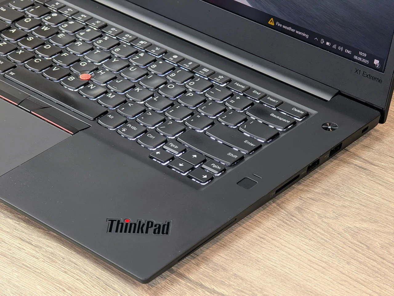 Lenovo ThinkPad X1 Extreme Gen 1 | i7-8750H | 16GB | 256GB | GTX 1050 Ti 4GB | 15.6″ FHD — miniatură 10