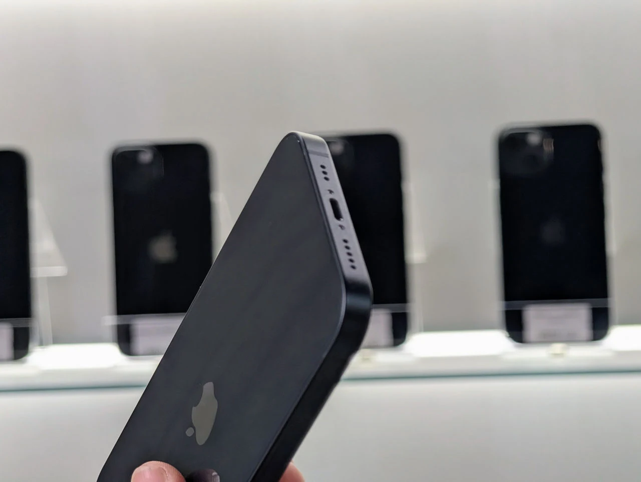 IPhone 13 | A15 Bionic | 4GB | 128GB | 6.1″ Retina | Midnight | Dual SIM — miniatură 4