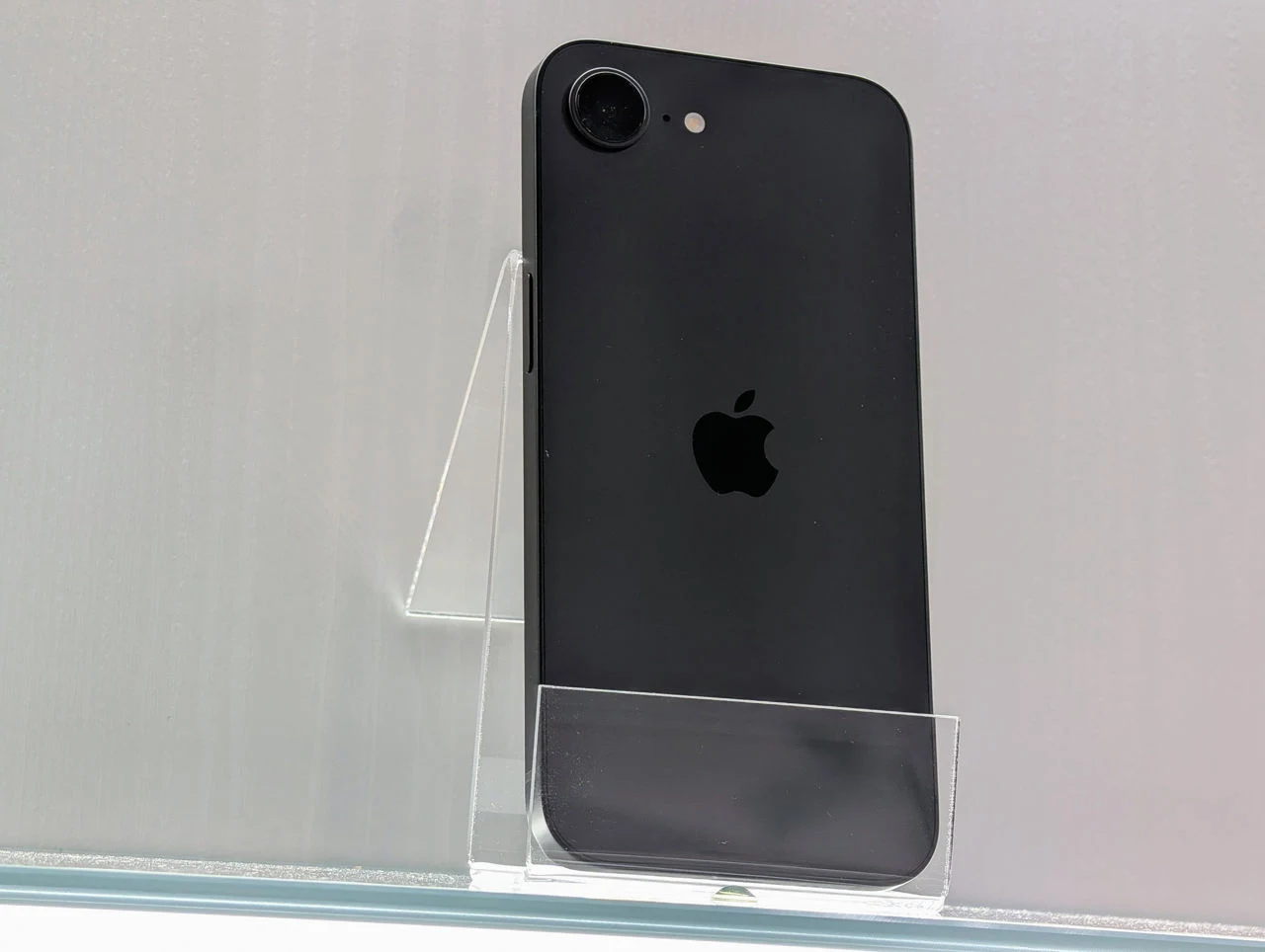IPhone 16e | A18 | 8GB | 128GB | 6.1″ Retina | Black | Dual eSIM — miniatură 8