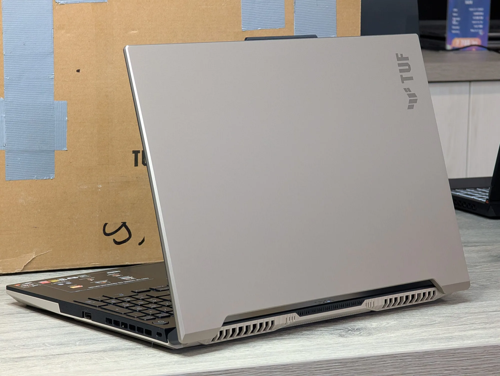 Asus Tuf Gaming A16 FA617NSR | Ryzen 7 7435HS | 16GB | 512GB | RX 7600S | 16.0″ 144Hz — miniatură 12