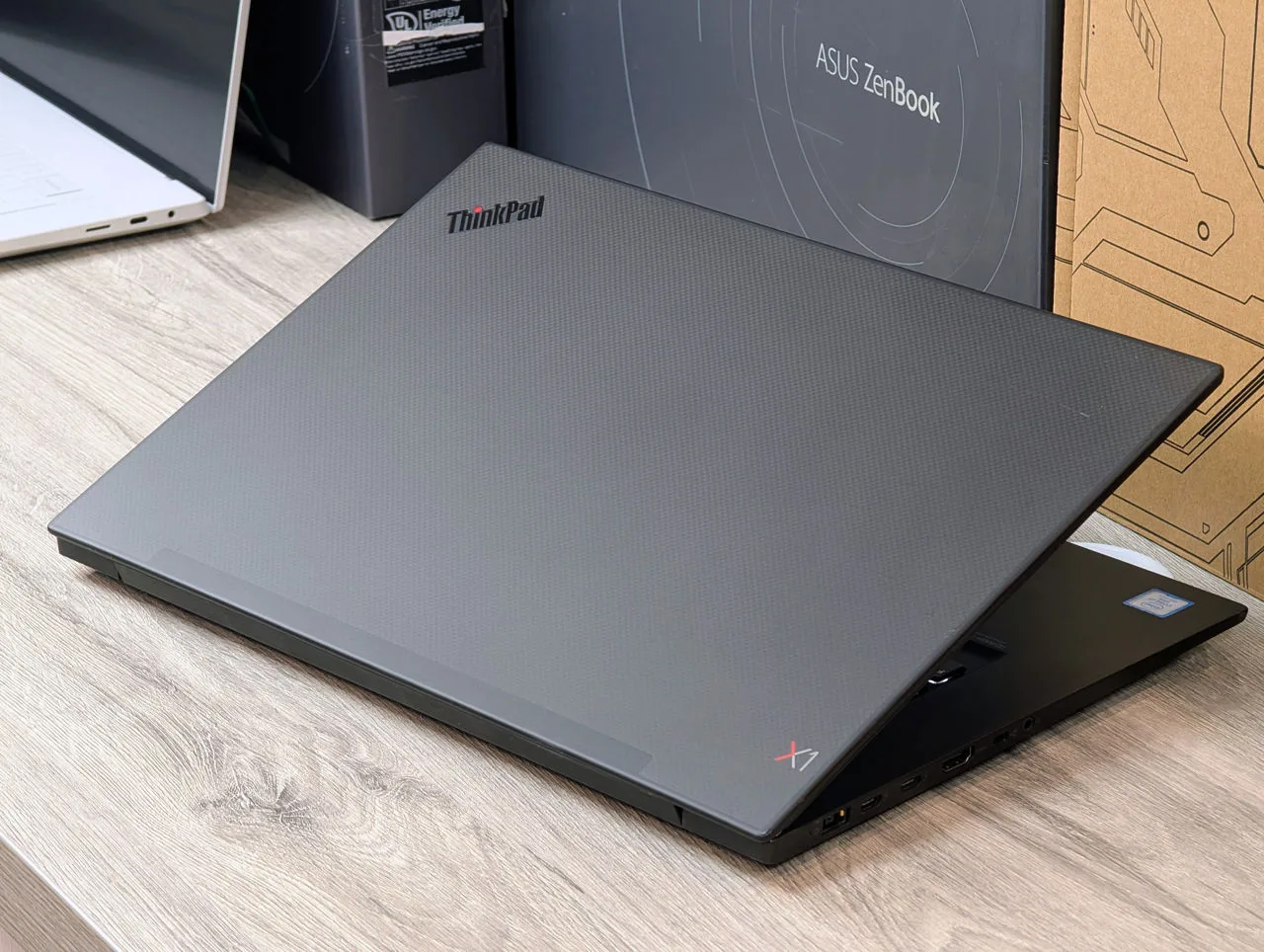 ThinkPad X1 Extreme Gen 2 | Intel i7 9850H | 16GB | 512GB | NVIDIA GTX 1650 | 15.6″ 4K Oled Touch — miniatură 13