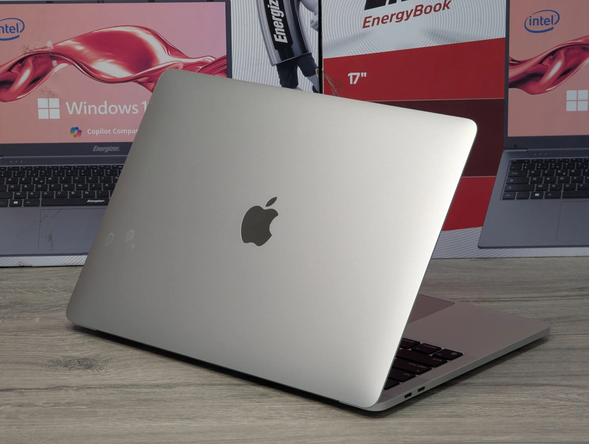 Apple MacBook Pro 13 (2020) | Apple M1 | 16GB RAM | 1TB | 13.3″ — miniatură 10