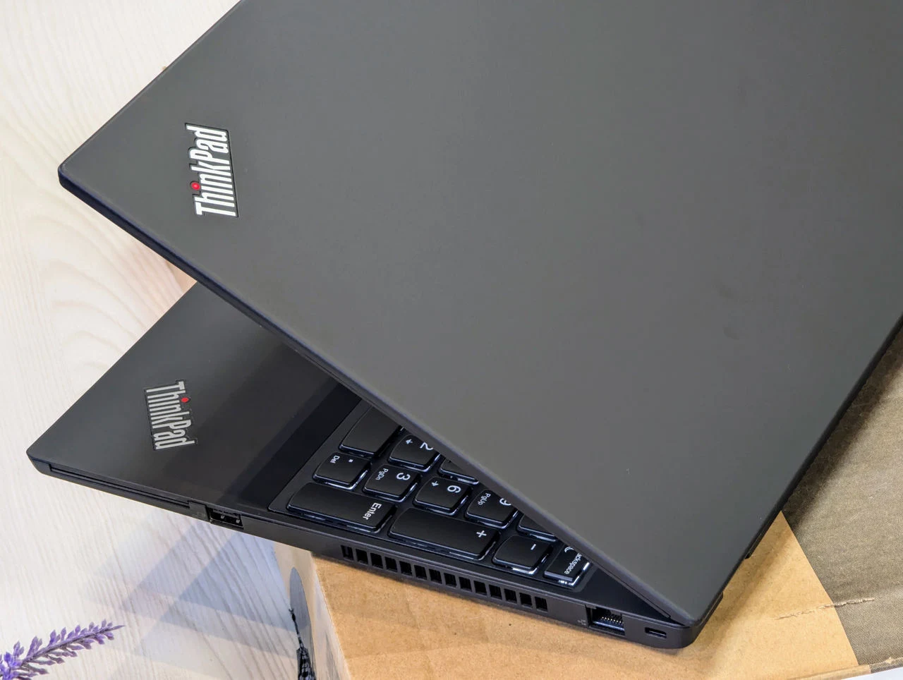 Lenovo ThinkPad T15 | i5 10310U | 16GB | 512GB | 15.6″ IPS — miniatură 15