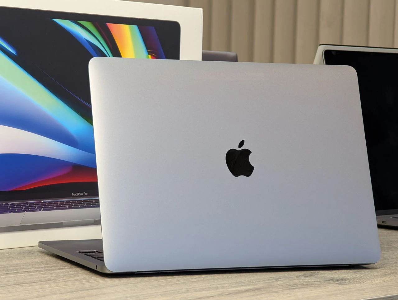 Apple MacBook Pro 13 (2020) | Apple M1 | 16GB RAM | 256GB SSD | 13.3″ — miniatură 7