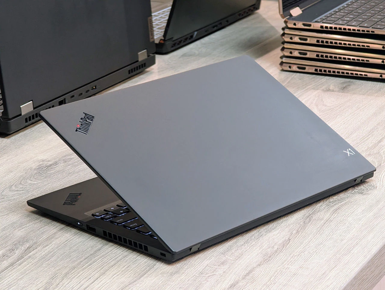 Lenovo ThinkPad X1 Carbon Gen 6 | i5-8265U | 16 GB | 256GB | 14″ IPS — miniatură 16