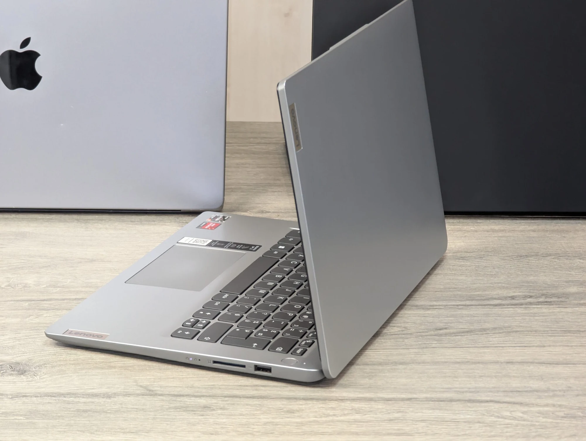 Ca nou! Lenovo IdeaPad | AMD Ryzen 3 7320U | 8GB DDR5 | 256GB SSD | AMD Radeon 610M | 14.0″ Full HD — miniatură 8