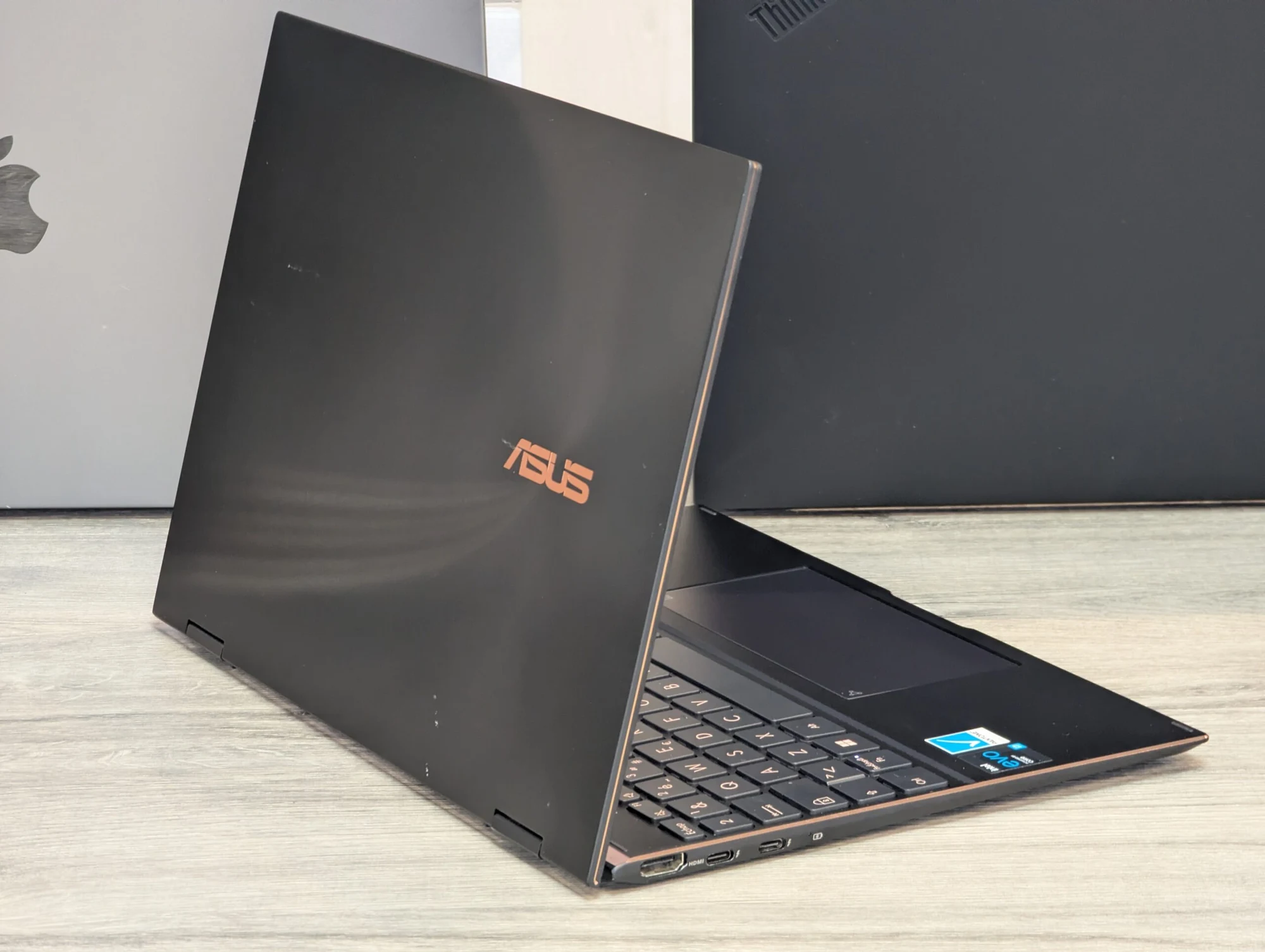 ASUS ZenBook Flip 13 | Intel Core i7-1165G7 | 16GB | 512GB Intel | Iris Xe | 13.3″ 4K UHD Touch — miniatură 7