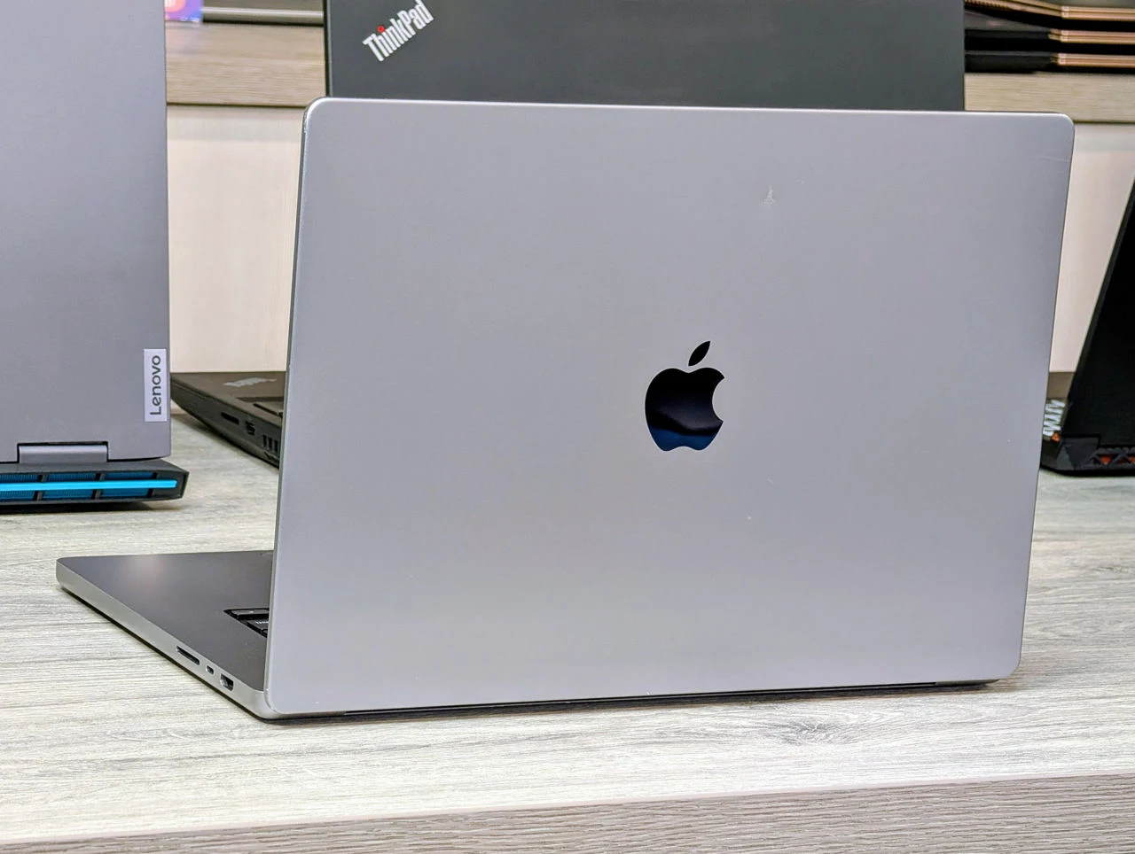 Apple MacBook Pro 16″ 2021 | M1 Pro | 16GB | 512GB | 16.2″ Liquid Retina XDR — miniatură 12