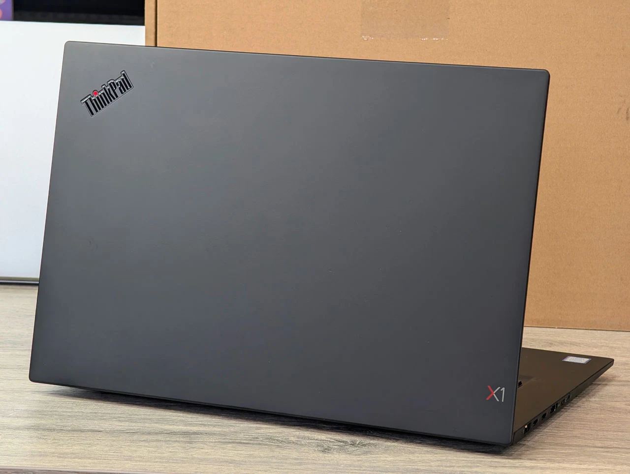 Lenovo ThinkPad X1 Extreme Gen 1 | i7-8750H | 16GB | 256GB | GTX 1050 Ti 4GB | 15.6″ FHD — miniatură 7