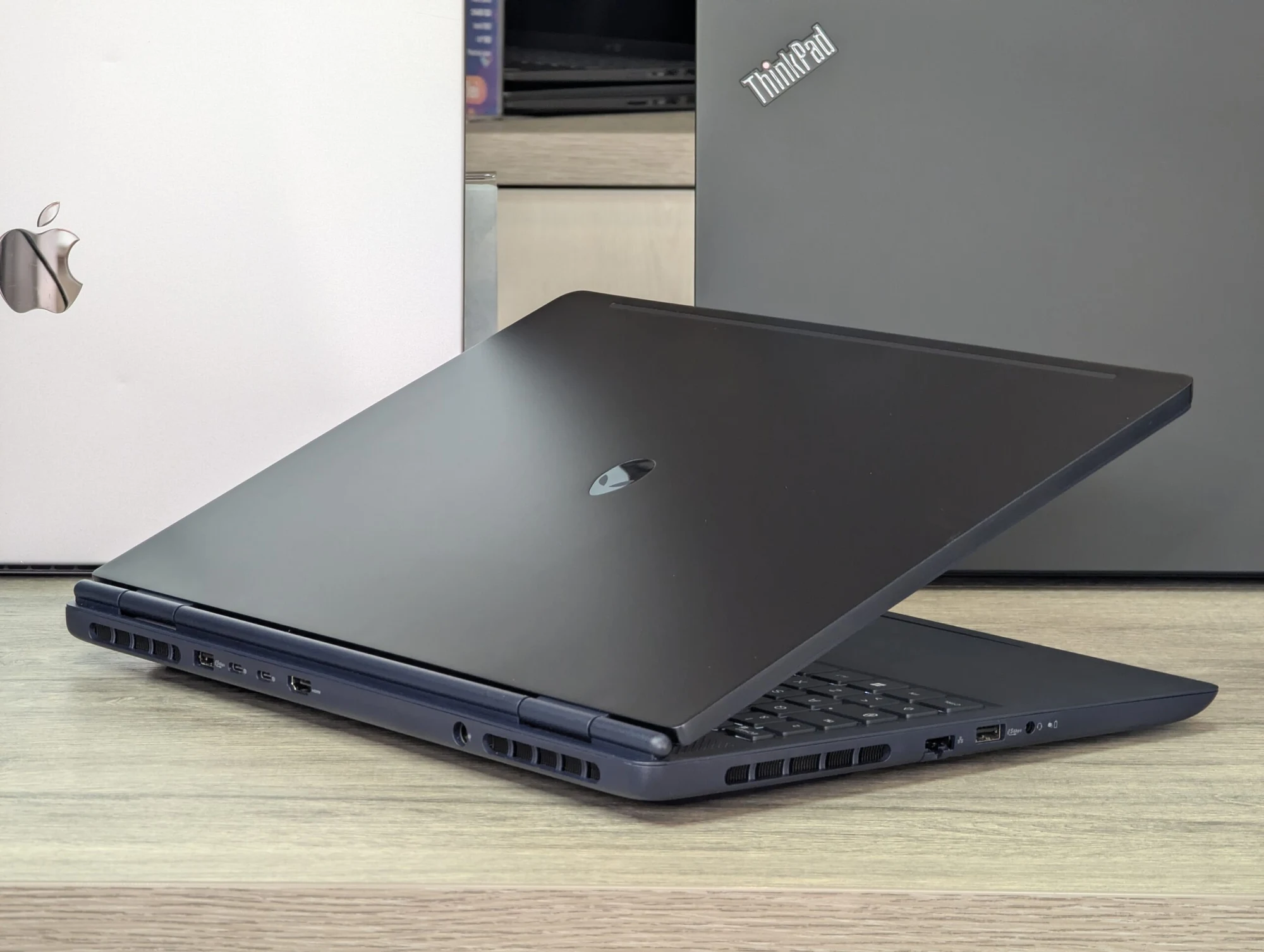 Alienware 16 Aurora AC16250 | Intel Core 7 240H | 16GB DDR5 | 1TB SSD | RTX 5060 8GB | 16.0″ 2.5K 120Hz — miniatură 13