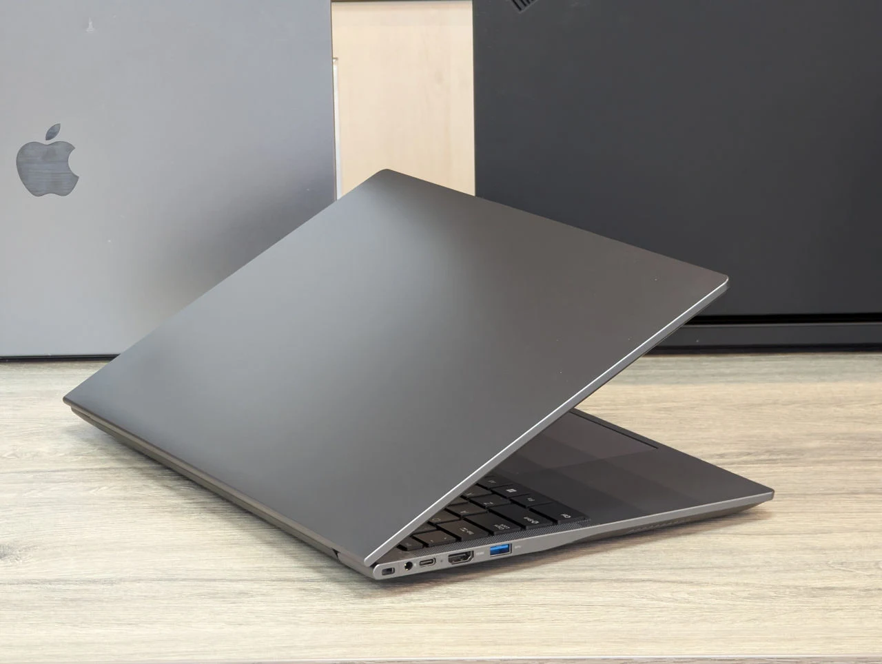 Laptop PC 15.6″ | Intel Core i5 | 16GB | 256GB SSD | Full HD — miniatură 10