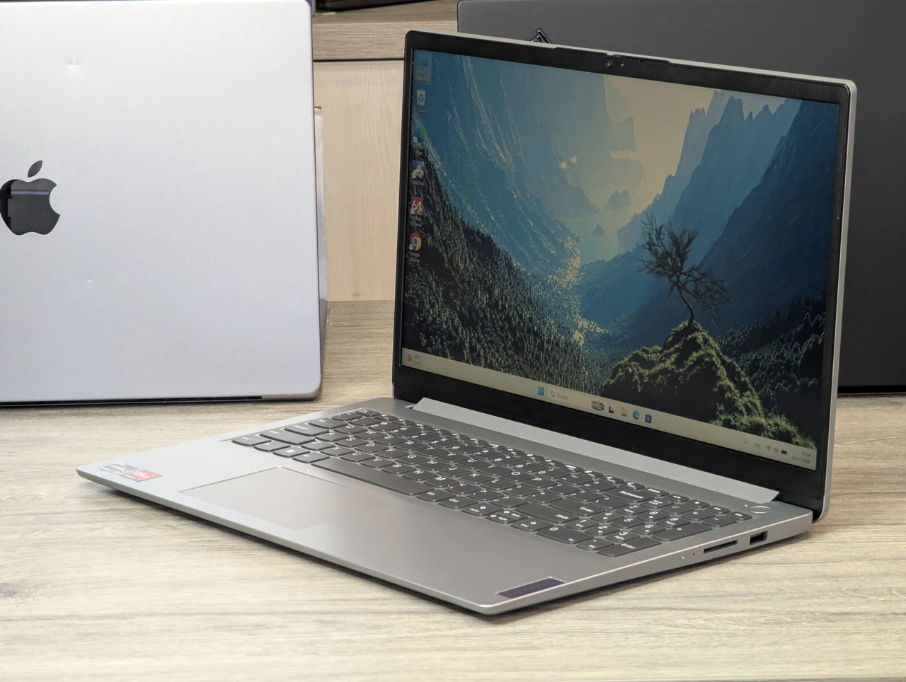 Lenovo IdeaPad 3 15ABA7 | Ryzen 7 5700U | 16GB | 512GB SSD | AMD Radeon Graphics | 15.6″ Full HD — miniatură 5