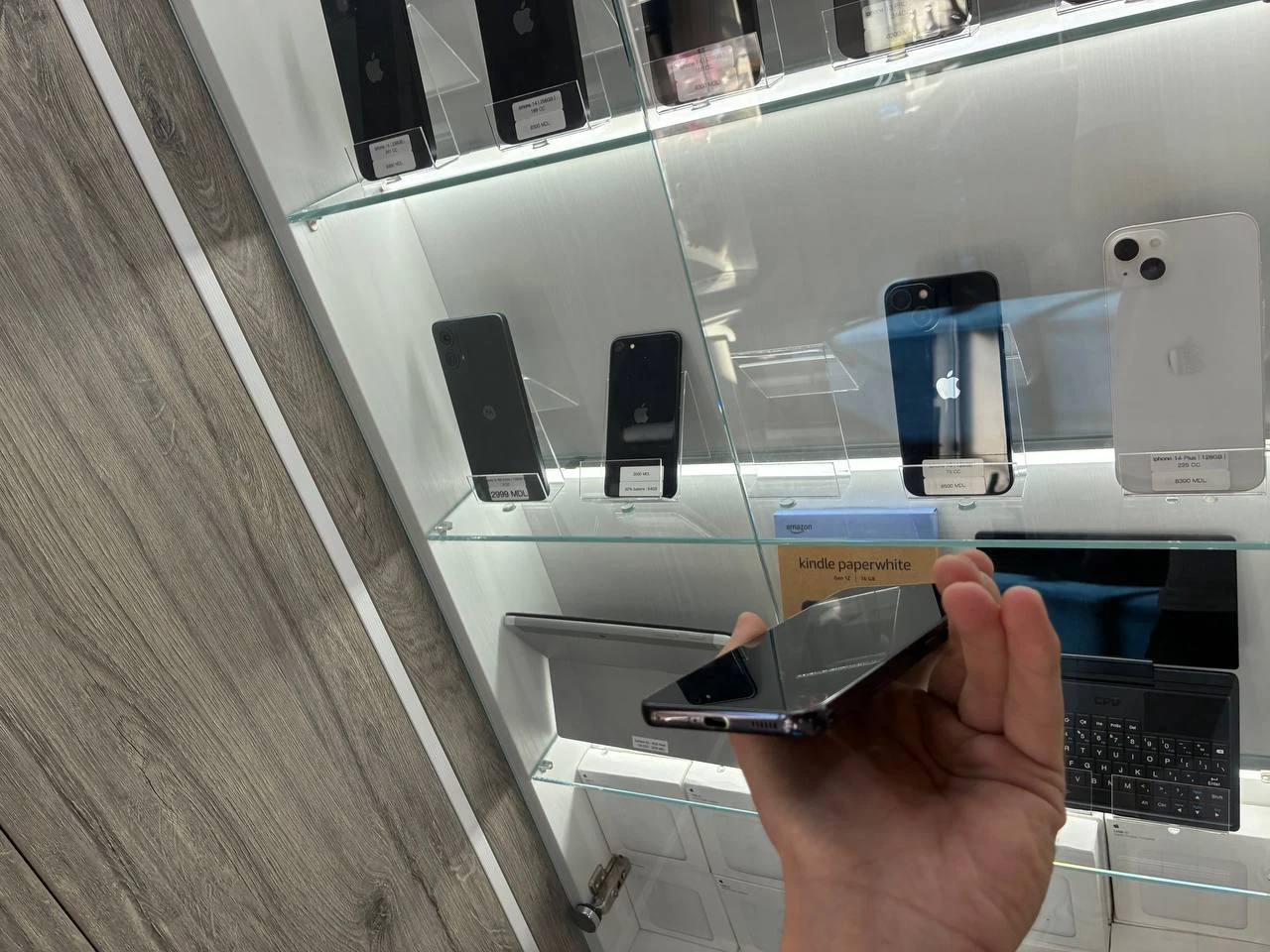 Samsung Galaxy S22 128GB Phantom Black | Snapdragon 8 Gen 1 | 8GB RAM | 6.1″ FHD+ AMOLED 120Hz | OIS 50MP — miniatură 9