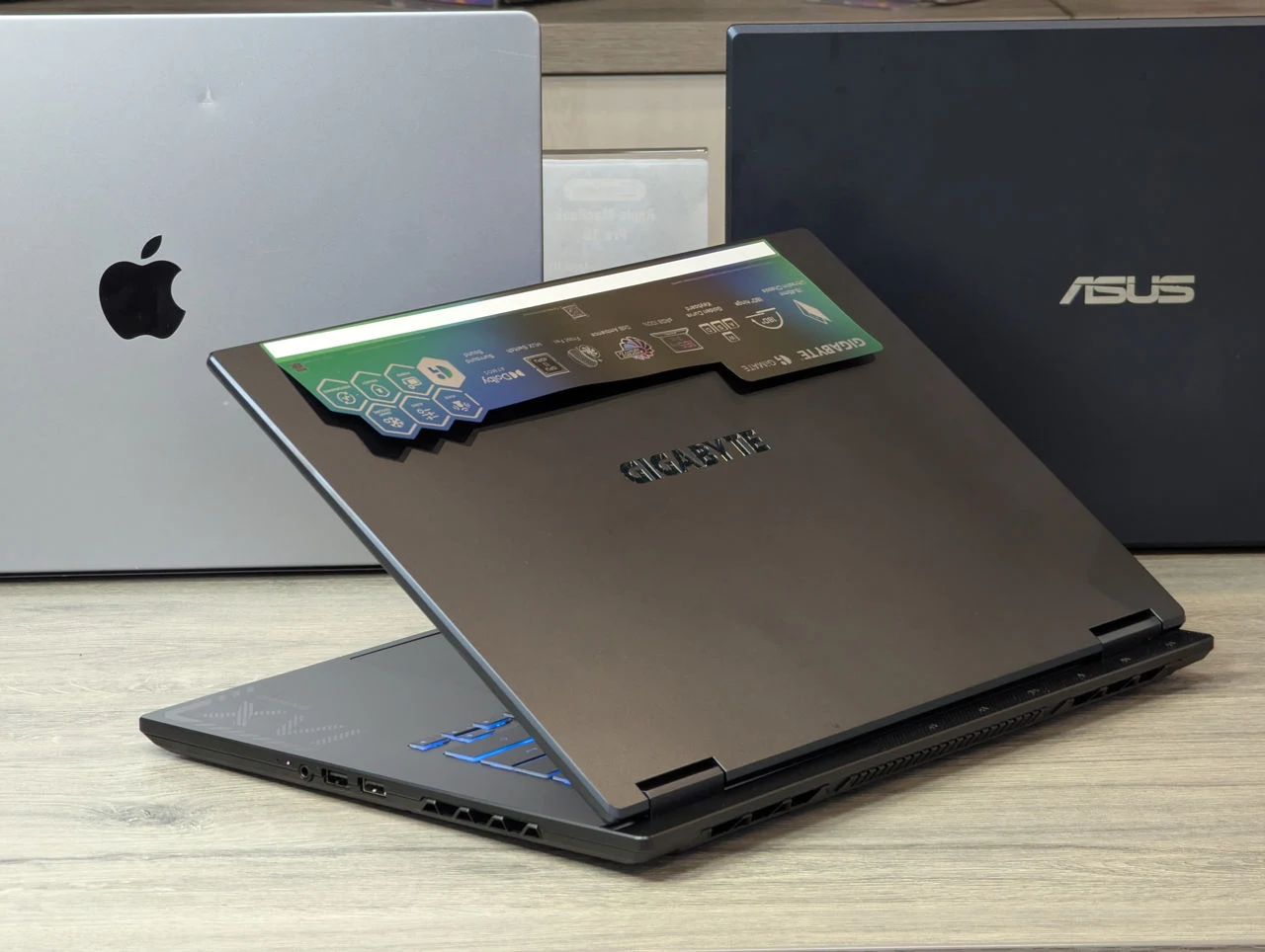 Gigabyte A16 | Core 7 240H | 32GB | 1TB | RTX 5070 Ti | 16.0″ 2.5K 165Hz — miniatură 12