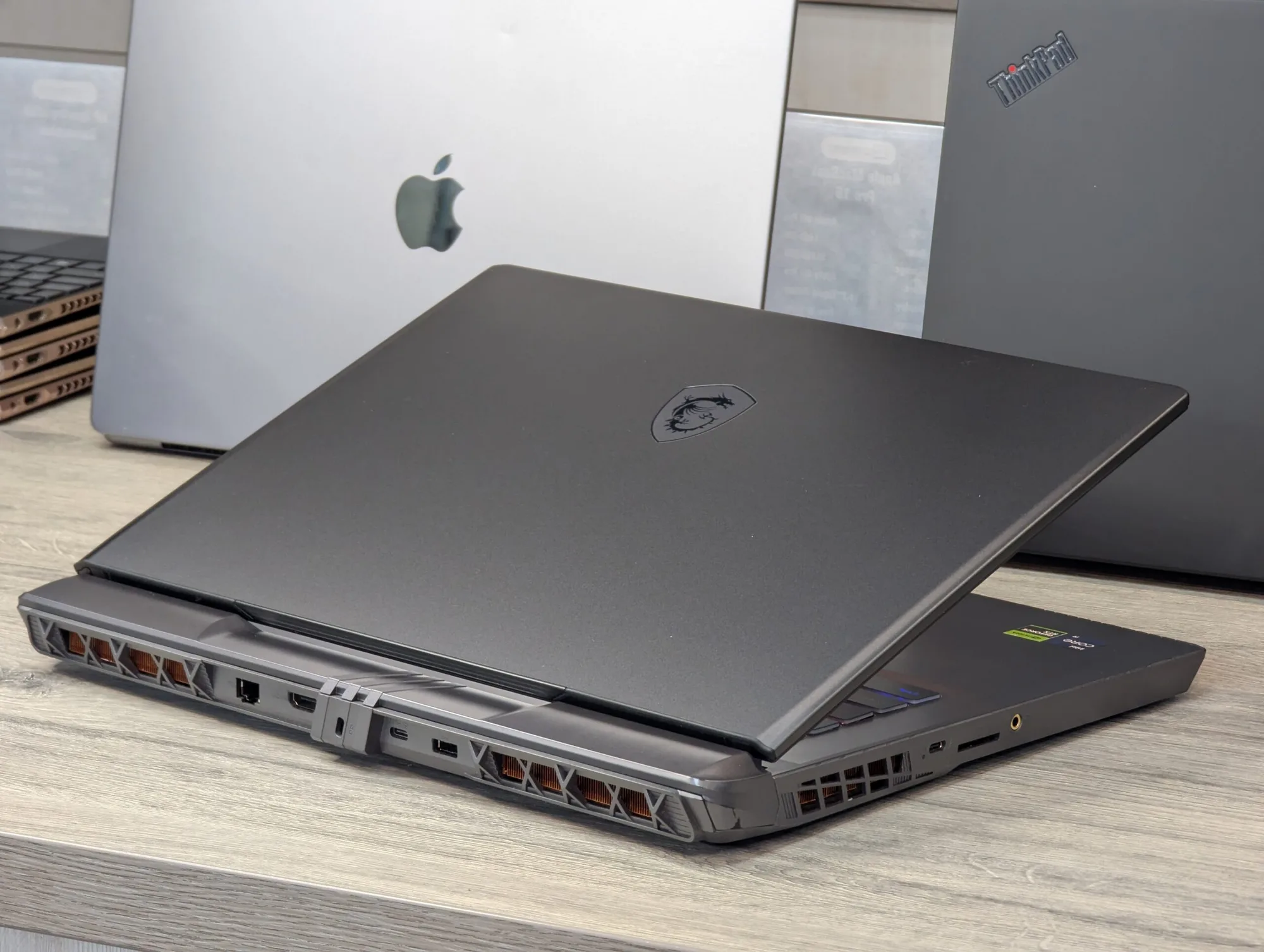 MSI Vector 17 HX | i9-13980HX | 32GB | 1TB | RTX 4080 | 17.3″ 240Hz — miniatură 17