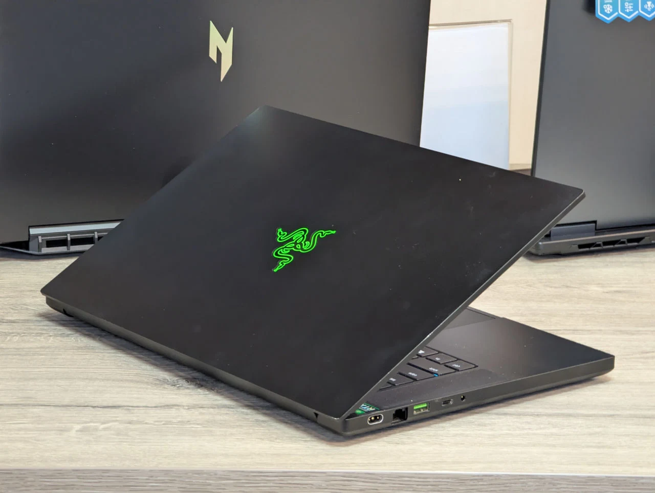 Ca nou! Razer Blade 15 (2020) | Intel Core i7-10750H | 16GB | 512GB | RTX 2070 — miniatură 10