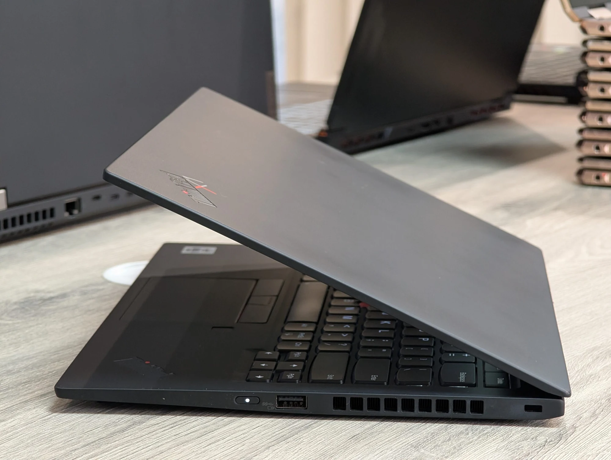 Lenovo ThinkPad X1 Carbon Gen 8 | i5 10210U | 16GB | 256GB | Intel UHD | 14.0″ FHD — miniatură 13