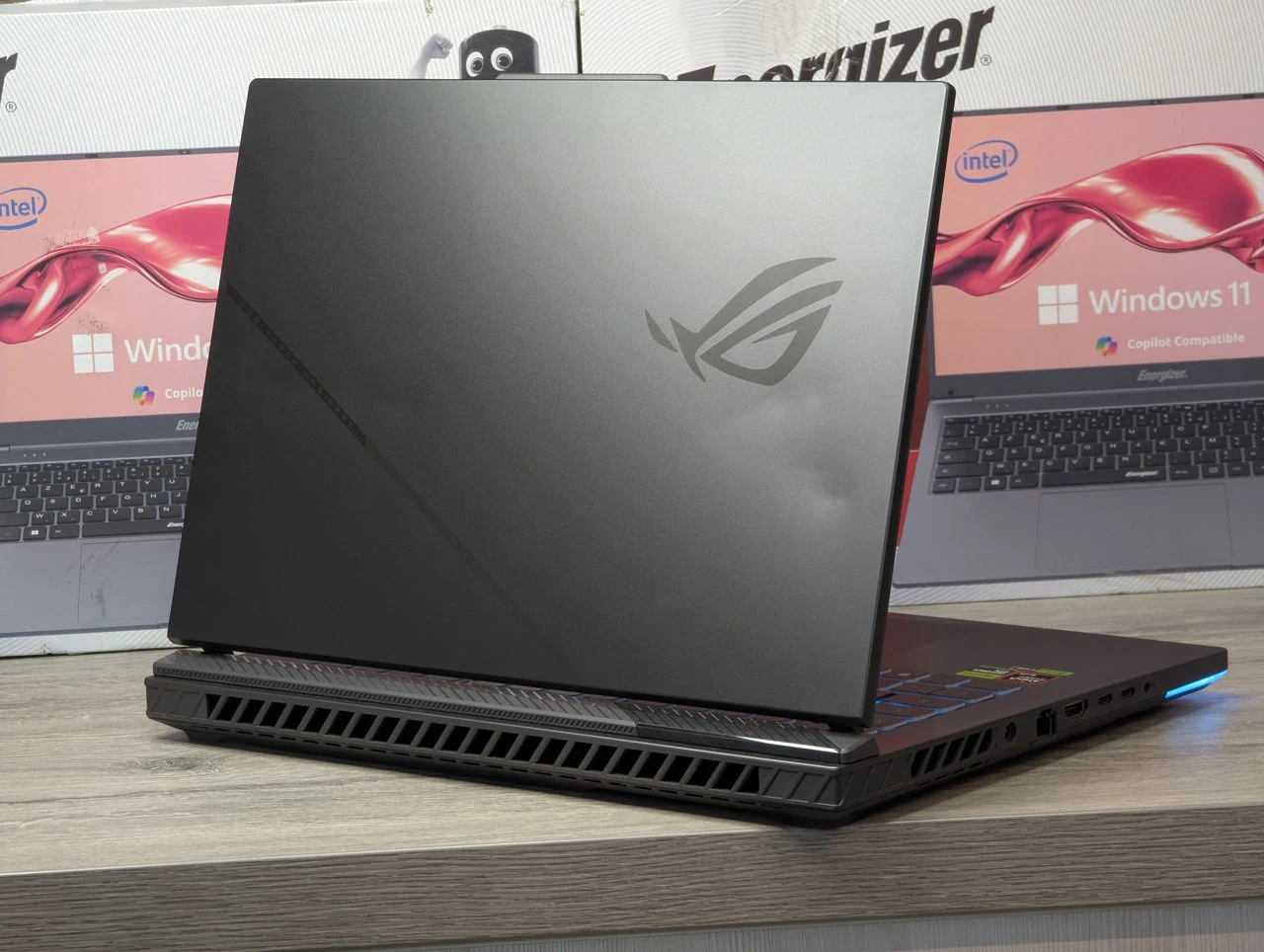ASUS ROG Strix G16 | Ryzen 9 8940HX | 32GB | 2TB | RTX 5070 | 16.0″ 165Hz — miniatură 8