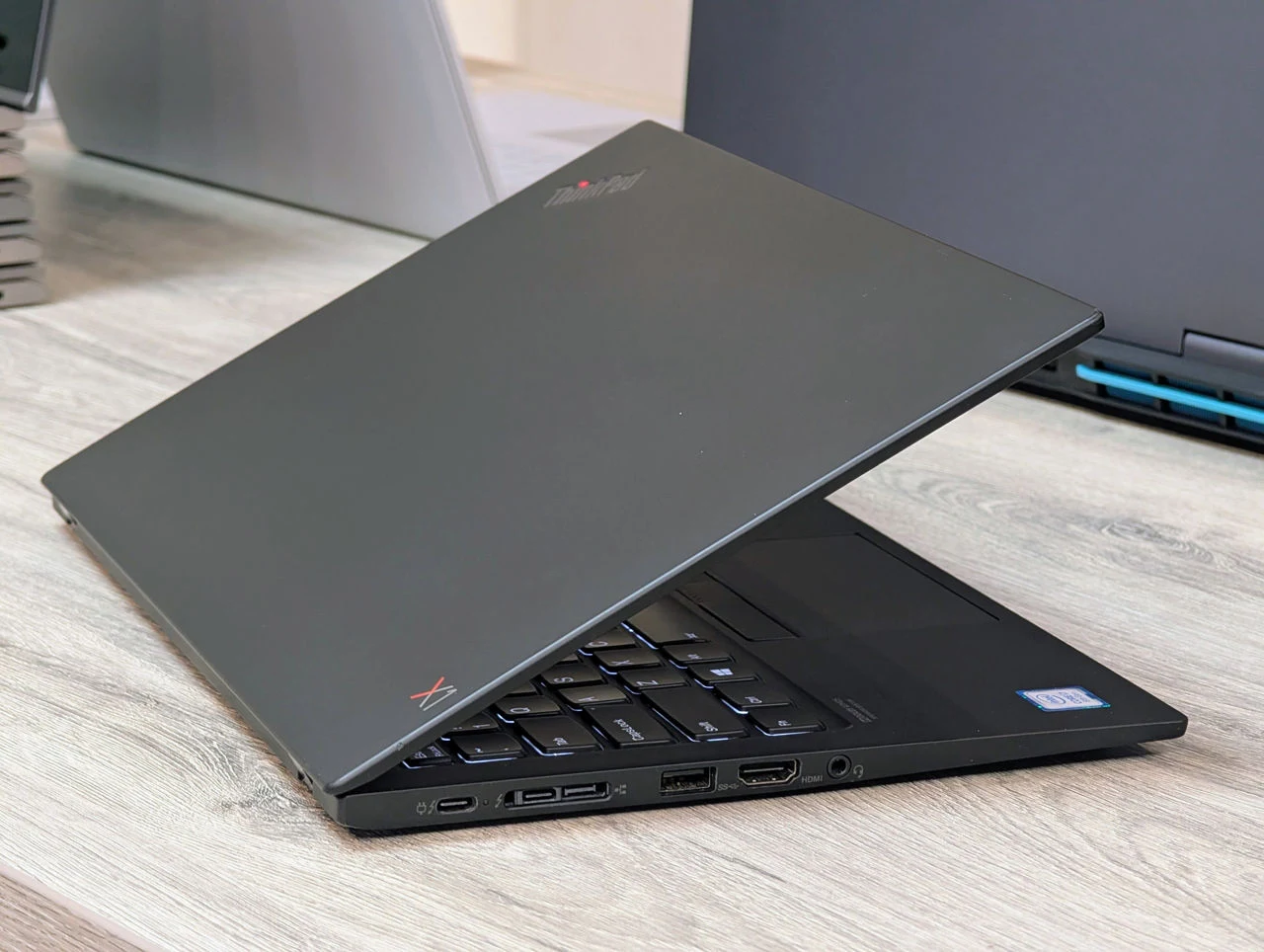 Lenovo ThinkPad X1 Carbon Gen 7 | i5-8265U | 16GB | 256GB | 14″ IPS — miniatură 14