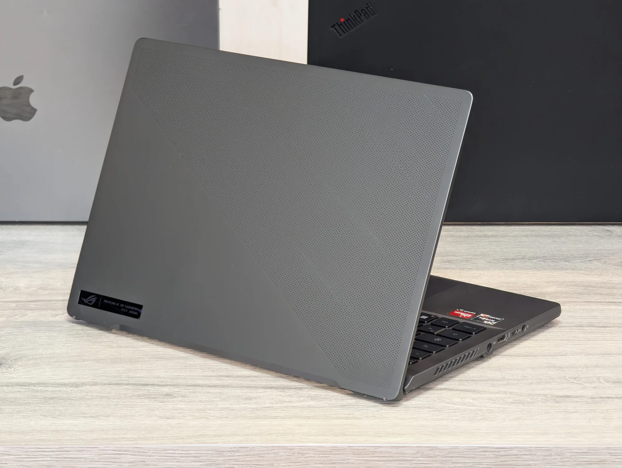 ASUS ROG Zephyrus G14 | Ryzen 7 6800HS | 16GB | 512GB SSD | Radeon RX 6700S 8GB | 14.0″ 144Hz — miniatură 10