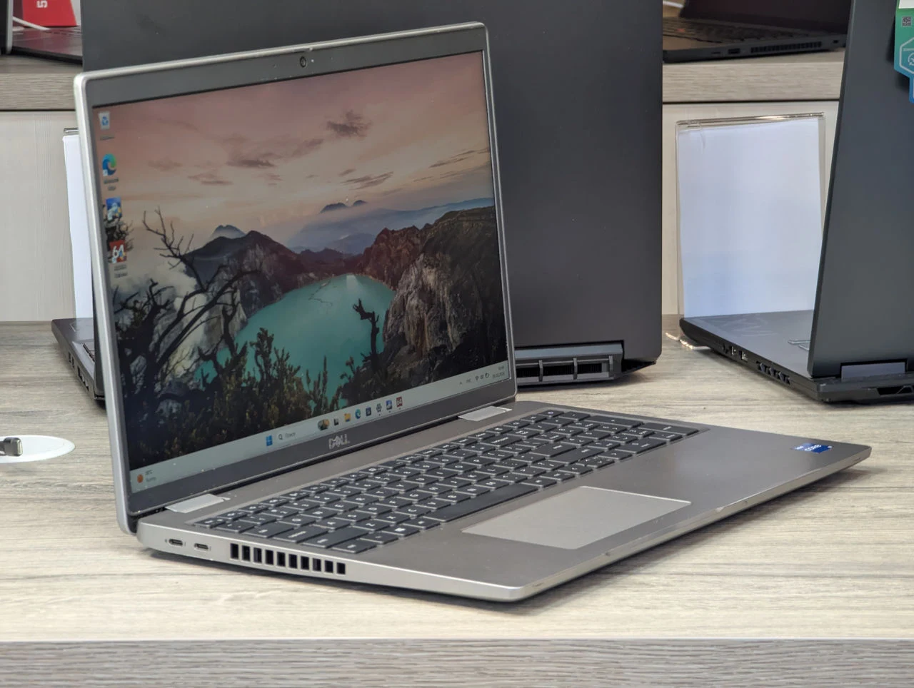 Dell Latitude 5520 | i7-1165G7 | 16GB Ram | 256GB | 15.6″ — miniatură 5