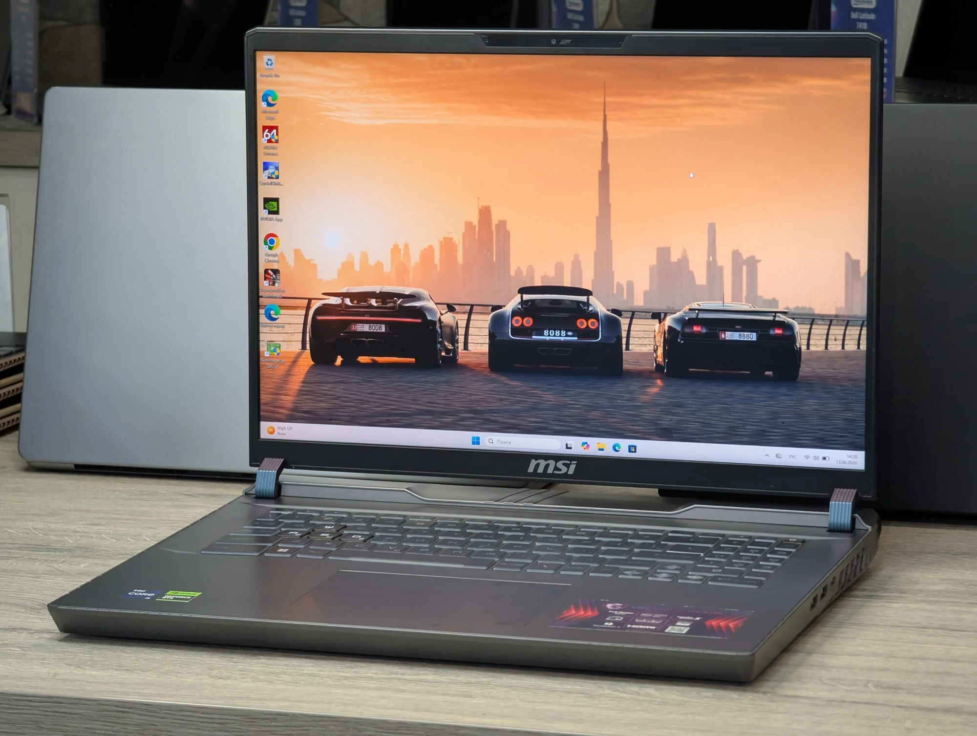 MSI Vector 17 HX | i9-13980HX | 32GB | 1TB | RTX 4080 | 17.3″ 240Hz — miniatură 3