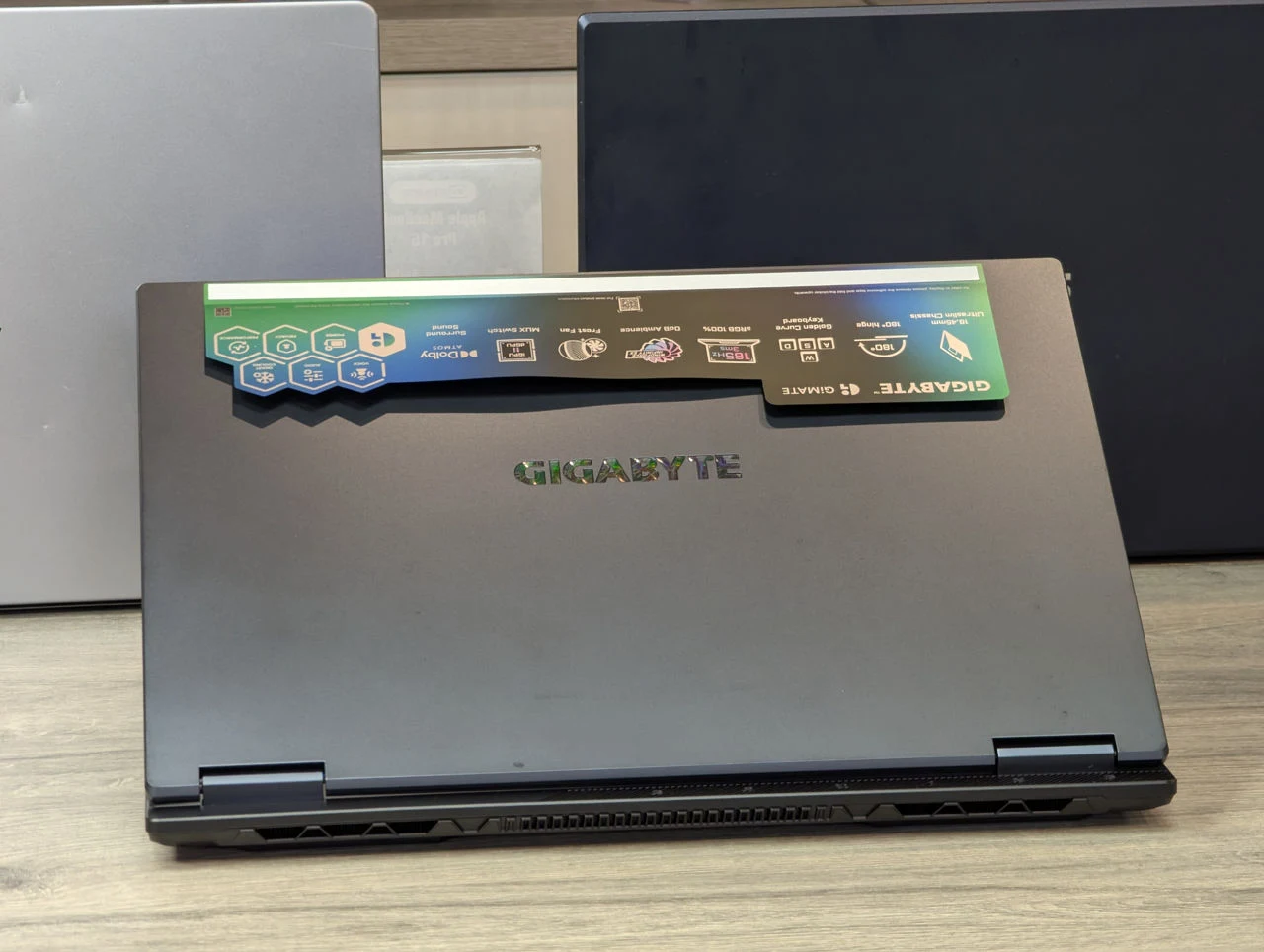 Gigabyte A16 | Core 7 240H | 32GB | 1TB | RTX 5070 Ti | 16.0″ 2.5K 165Hz — miniatură 11