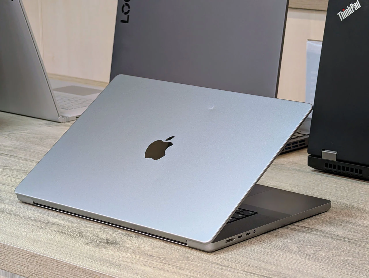 Apple MacBook Pro 16″ 2021 | M1 Pro | 16GB | 512GB | 16.2″ Liquid Retina XDR — miniatură 15