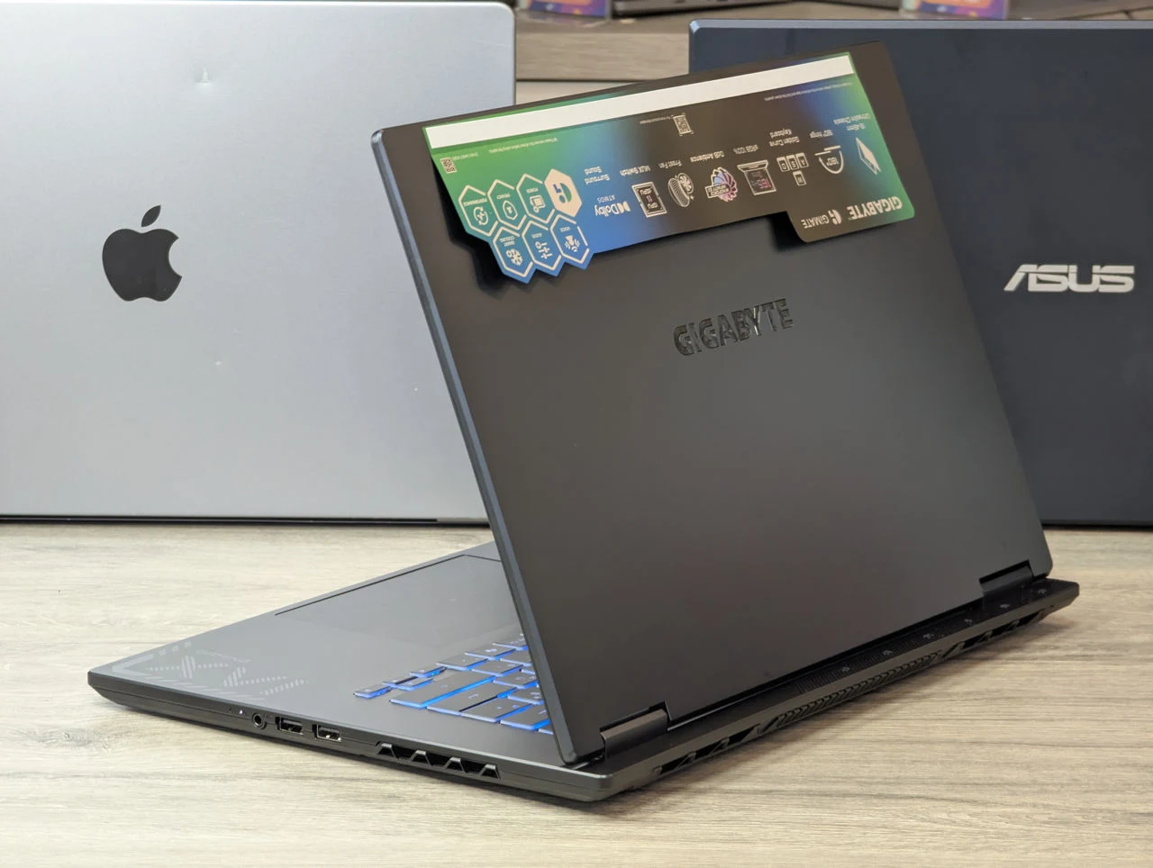 Gigabyte A16 | Core 7 240H | 32GB | 1TB | RTX 5070 Ti | 16.0″ 2.5K 165Hz — miniatură 7