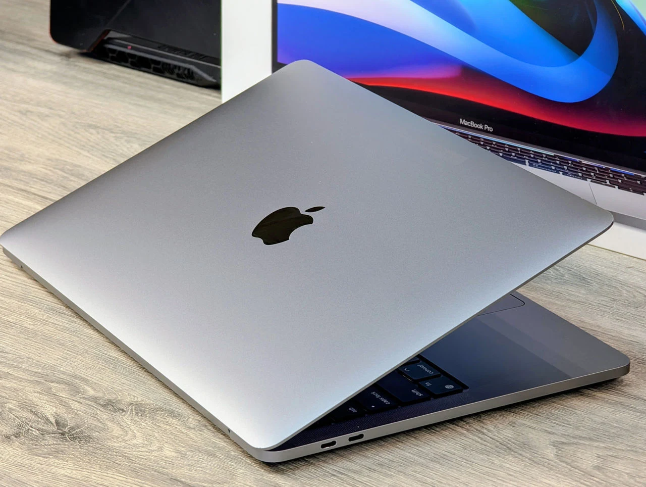 Apple MacBook Pro 13 (2020) | Apple M1 | 16GB RAM | 256GB SSD | 13.3″ — miniatură 9