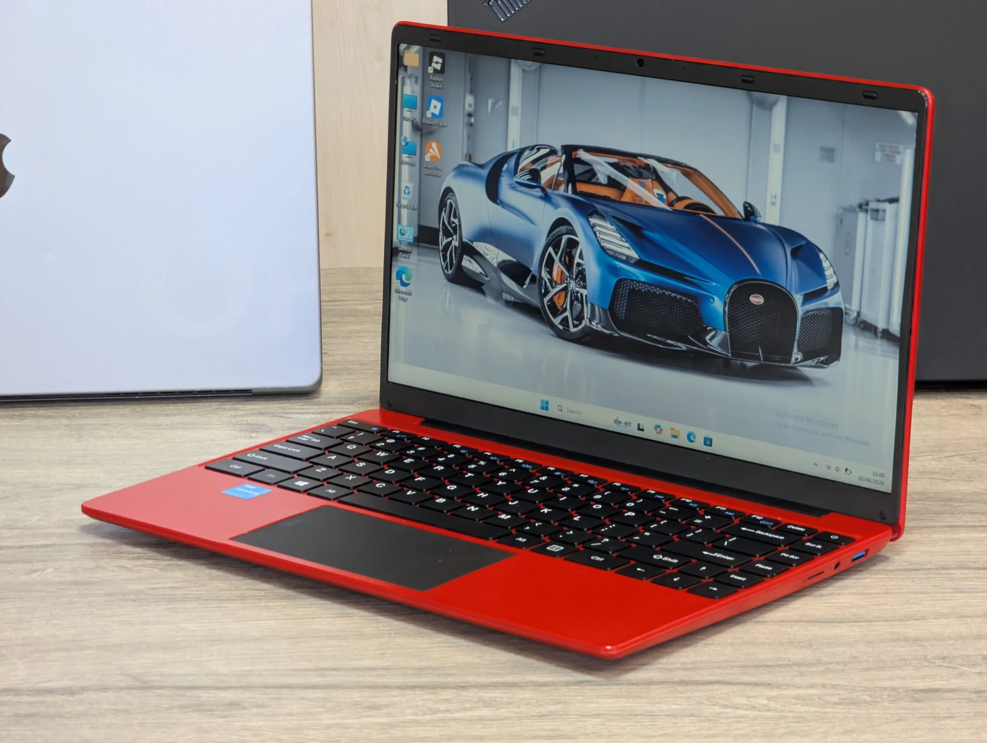 Nou! Laptop 15.6″ Red | Intel Celeron J4125 | 8GB | 256GB SSD | Intel UHD 600 | Windows 11 — miniatură 3