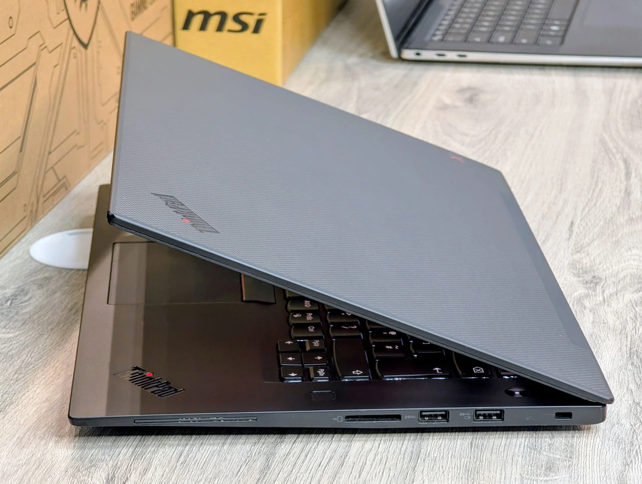 ThinkPad X1 Extreme Gen 2 | Intel i7 9850H | 16GB | 512GB | NVIDIA GTX 1650 | 15.6″ 4K Oled Touch — miniatură 14