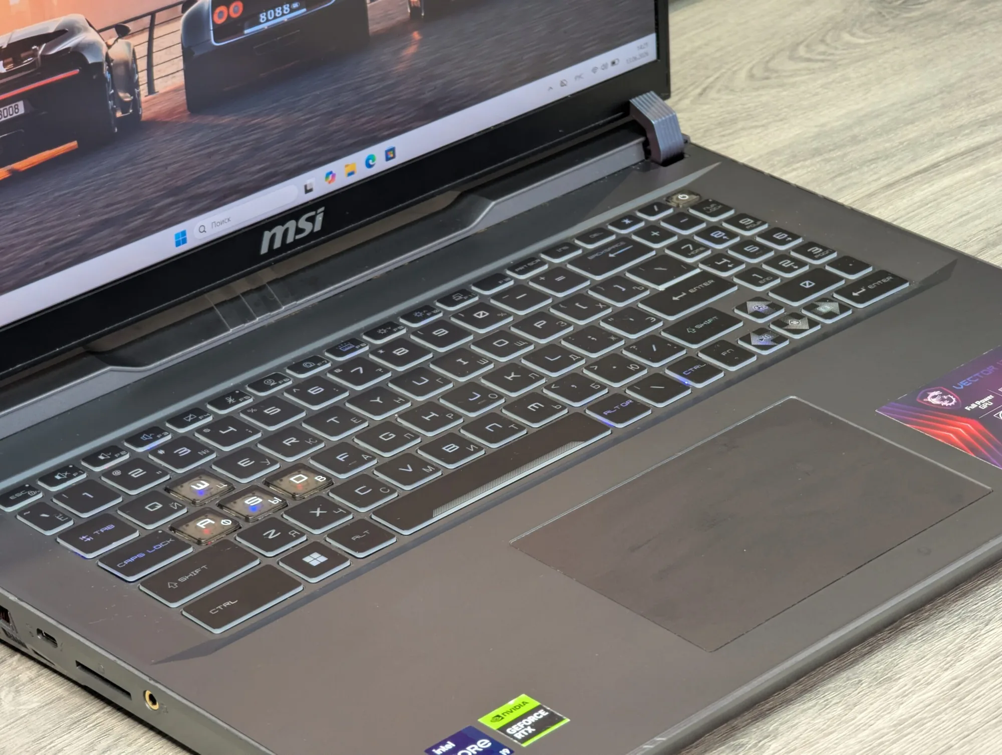 MSI Vector 17 HX | i9-13980HX | 32GB | 1TB | RTX 4080 | 17.3″ 240Hz — miniatură 9