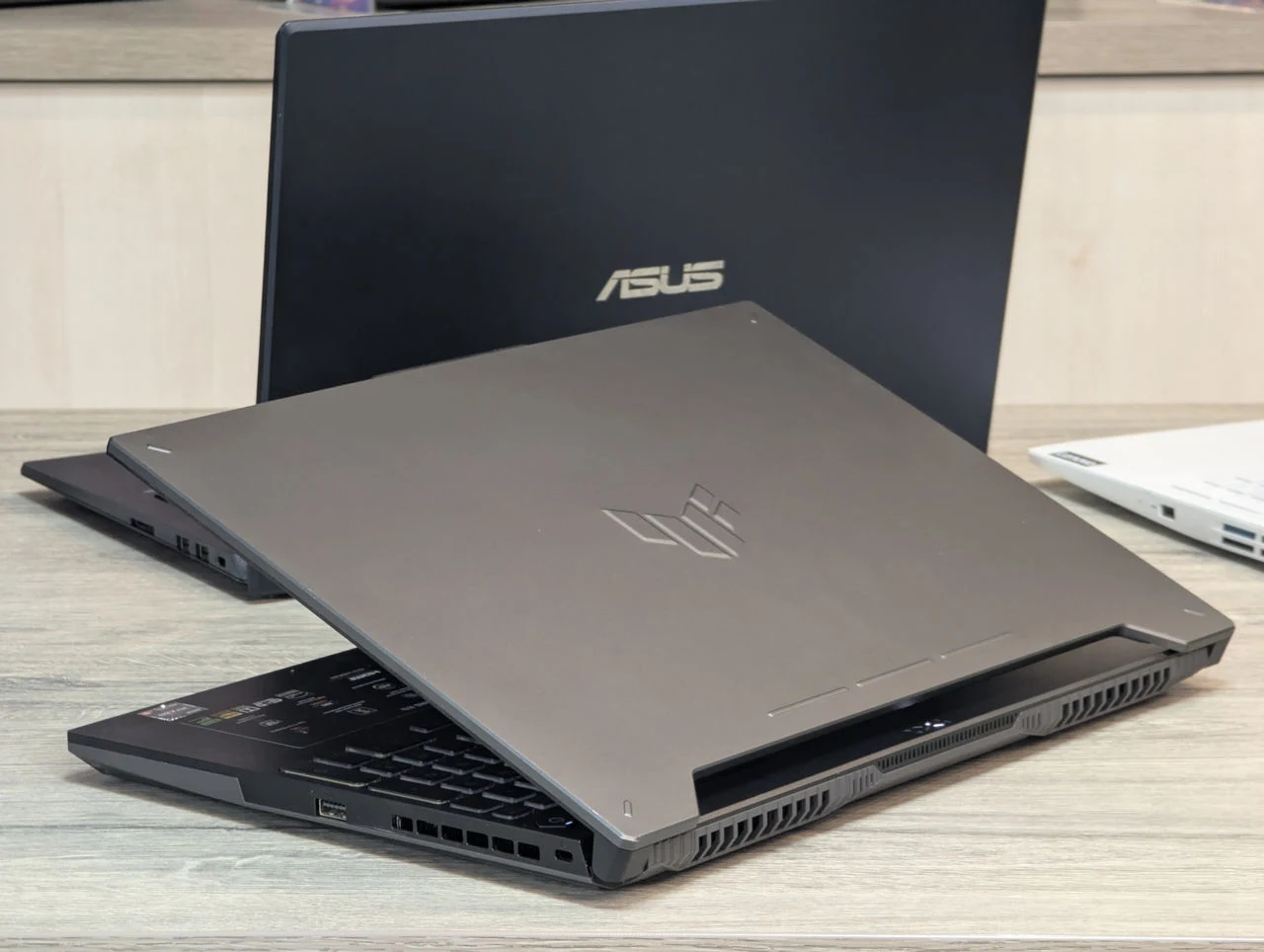 ASUS TUF Gaming A15 FA507NV | Ryzen 5 7535HS | 16GB DDR5 | 512GB | RTX 4060 | 15.6″ 144Hz — miniatură 12