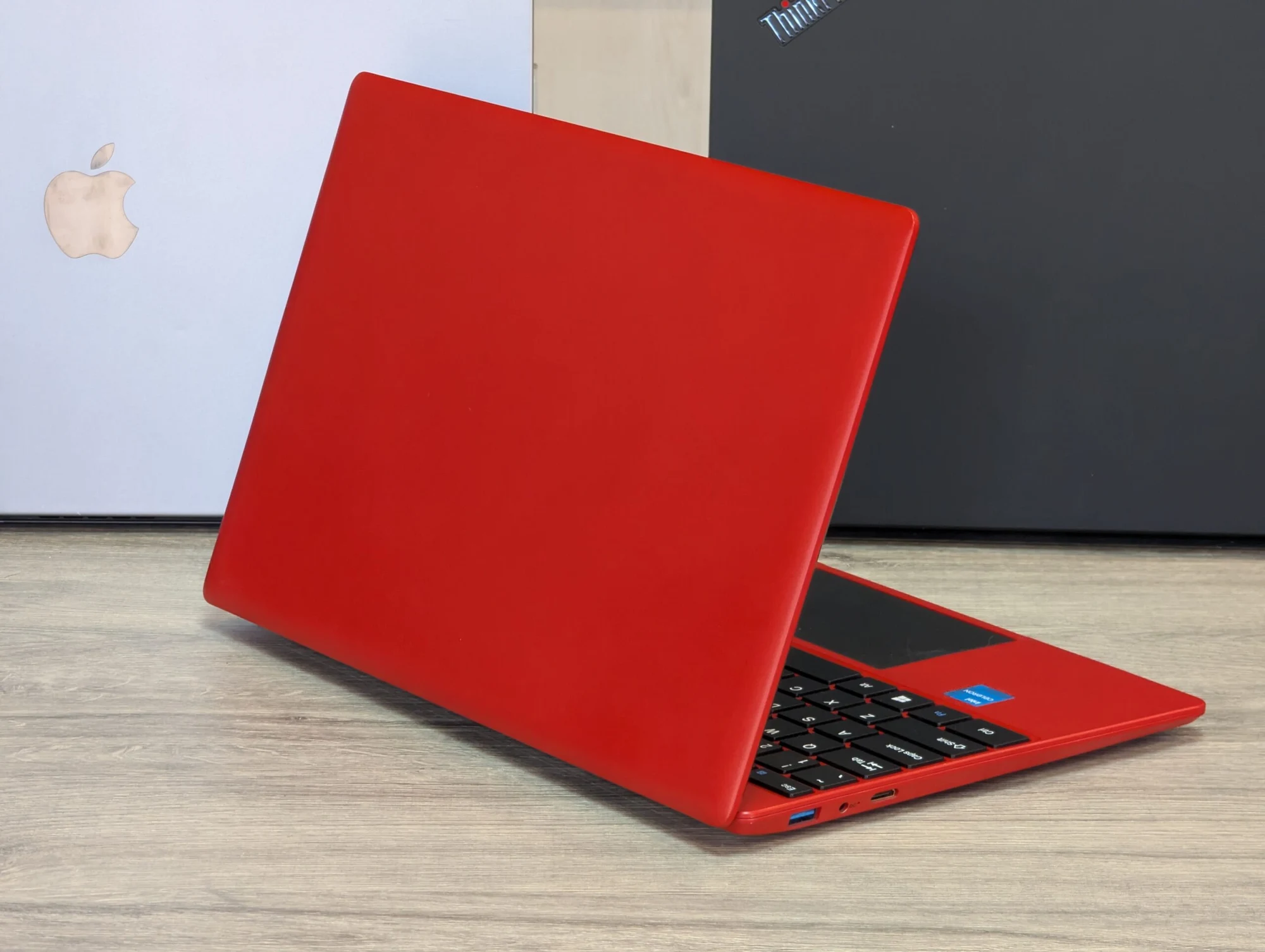 Nou! Laptop 15.6″ Red | Intel Celeron J4125 | 8GB | 256GB SSD | Intel UHD 600 | Windows 11 — miniatură 7